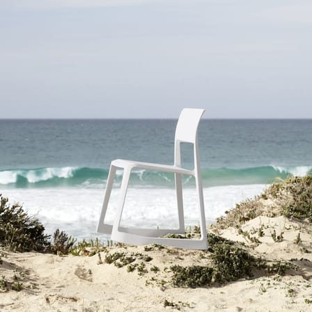 Chaise empilable Tip Ton RE gris / Plastique recyclé - Inclinable & ergonomique - Vitra