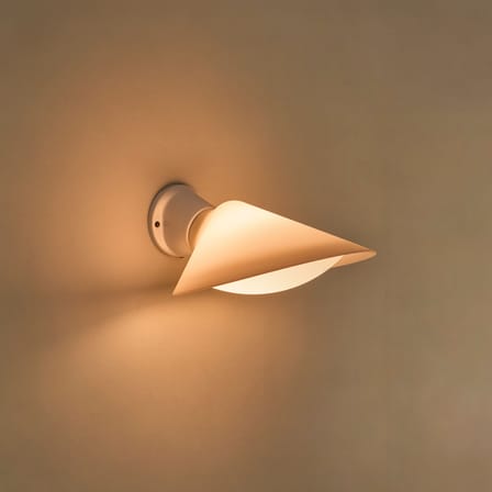 Applique Plume plastique blanc / Orientable - Sans écran-diffuseur - DCW éditions