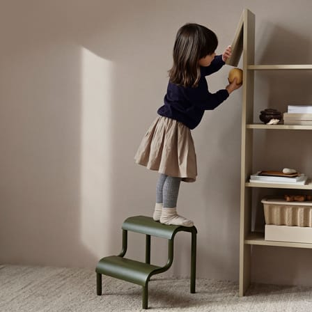 Giraffe Children’s bookshelf wood beige / W 69 x D 24 x H 140 cm - Ferm Living
