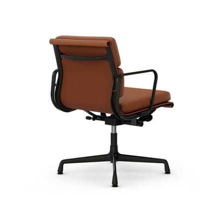 Fauteuil pivotant Soft Pad EA 231 cuir marron / Eames, 1969 - Vitra