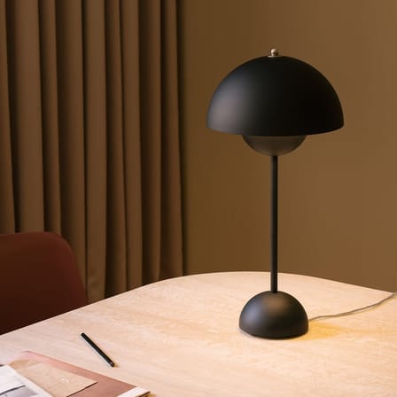 Lampe de table Flowerpot VP3 métal noir / H 50 cm - By Verner Panton, 1968 - &tradition