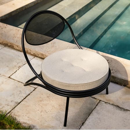Fauteuil rembourré Copacabana métal noir / Mathieu Matégot, 1955 - Gubi