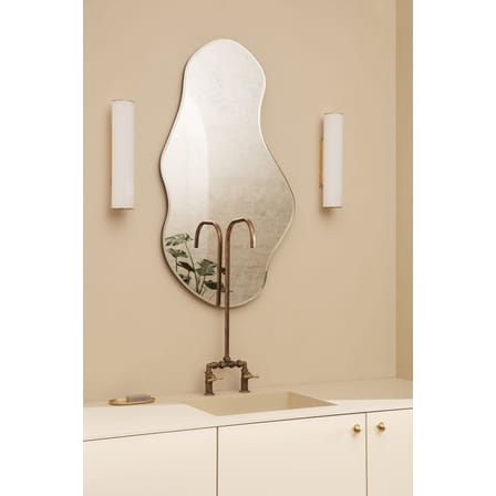 Miroir mural Pond Large or métal / 63,5 x 110 cm - Ferm Living