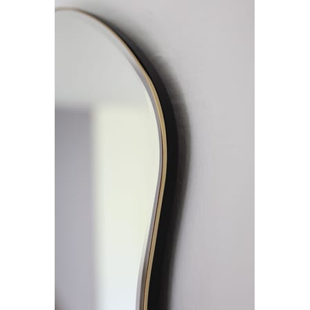 Miroir mural Pond Large or métal / 63,5 x 110 cm - Ferm Living