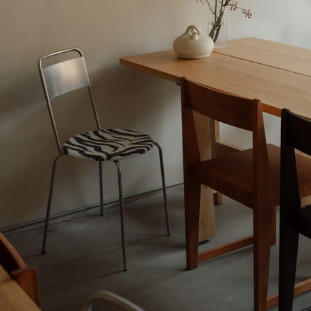 Stapelbarer Stuhl Petit Rond INDOOR metall / Sitzfläche aus Zebra-Gewebe - Frama 