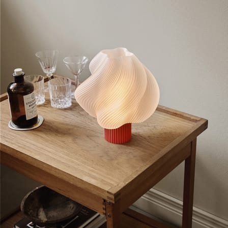 Lampe de table Soft Serve Regular rouge / H 26 cm - CRÈME ATELIER