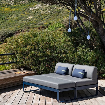 Banc rembourré Bellevie métal tissu blanc / Table basse (coussin amovible) - L 148 cm / Blanc grisé - Fermob