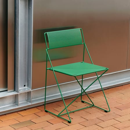 Chaise empilable X-Line OUTDOOR métal vert / Réédition 1977 - Acier perforé - Hay