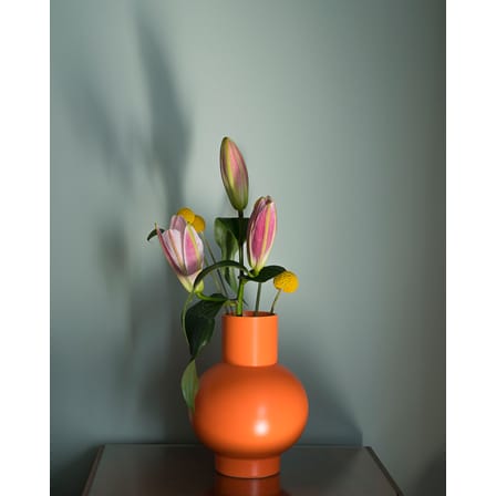 Vase Strøm Small keramik orange / H 16 cm - Keramik / Handgefertigt - raawii