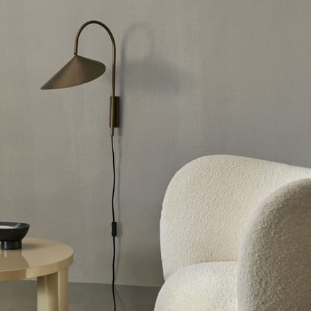 Applique avec prise Arum Swivel métal or / H 47 cm - Orientable - Ferm Living