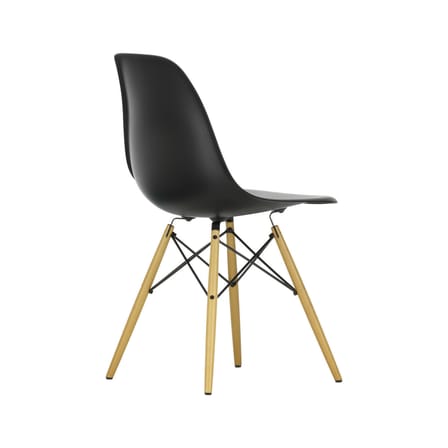 Chaise RE DSW - Eames Plastic Side Chair plastique noir / (1950) - Pieds bois clair / Recyclé - Vitra
