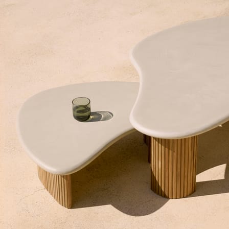 Tavolino Boomerang Outdoor pietra grigio / 90 x 61 x H 29 cm - Cemento e teak riciclato - Ethnicraft