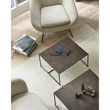 Set de 2 tables gigognes Pentagon / Plateaux sculptés main - Ethnicraft