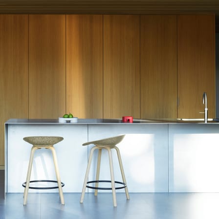 Barhocker Mat faser braun / H 65 cm - Alge Marine / Füße Buchenfurnier - Normann Copenhagen