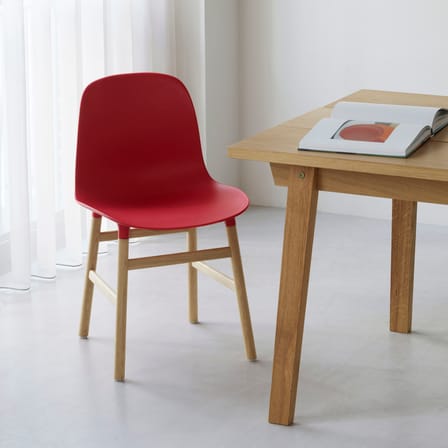 Chaise Form plastique beige / Pieds chêne - Normann Copenhagen