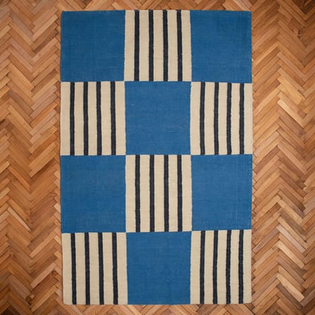 Tappeto Blue Paradoxe tessuto blu / 210 x 140 cm - Lana - COLORTHERAPIS
