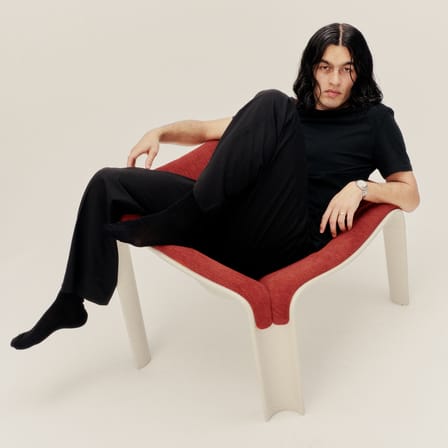 Fauteuil rembourré F300 tissu rouge / Pierre Paulin, réédition 1965 - Gubi