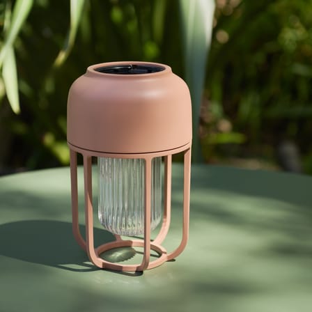 Lampe solaire d'extérieur Light N°1 métal rose / LED - Chargeur à induction inclus - Houe