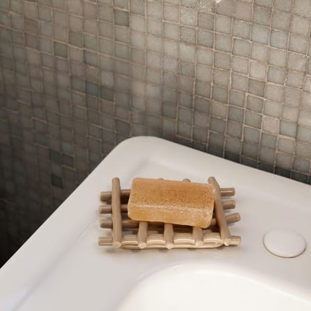 Portasapone Ceramic ceramica beige / Fatto a mano - Ferm Living