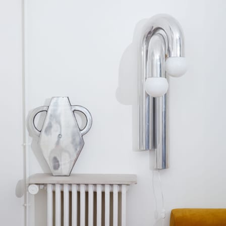 Applique avec prise Potence Double métal argent / H 110 cm - Axel Chay