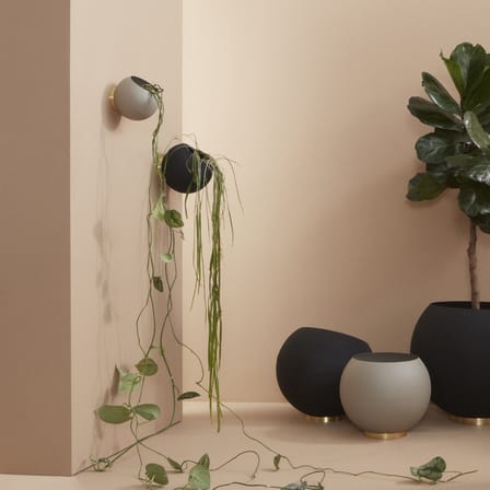 Pot de fleurs mural Globe Large métal beige / Ø 21 cm - AYTM