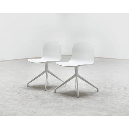 About a chair Swivel chair plastic material black 4 legs - Hay