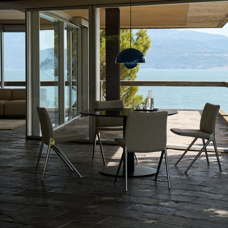 Chaise rembourrée Kape IF7 tissu beige - &tradition