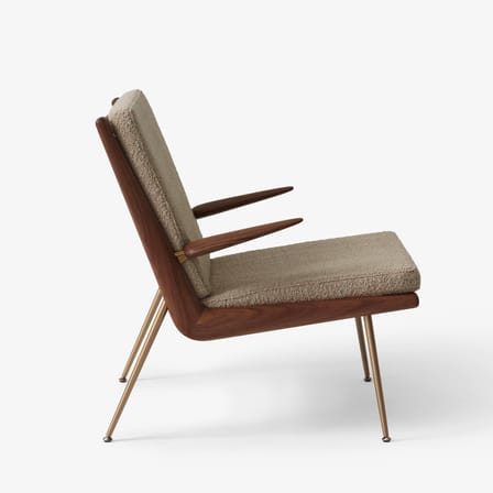 Fauteuil rembourré Boomerang HM2 (1956) tissu blanc beige bois naturel / Avec accoudoirs - Noyer - &tradition