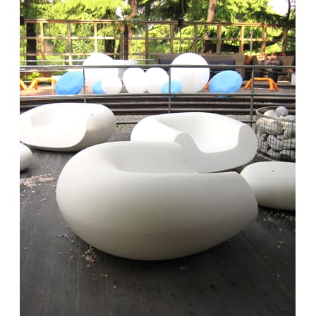 Table basse Chubby Low plastique blanc / Pouf - 85 x 75 x H 30 cm - Slide