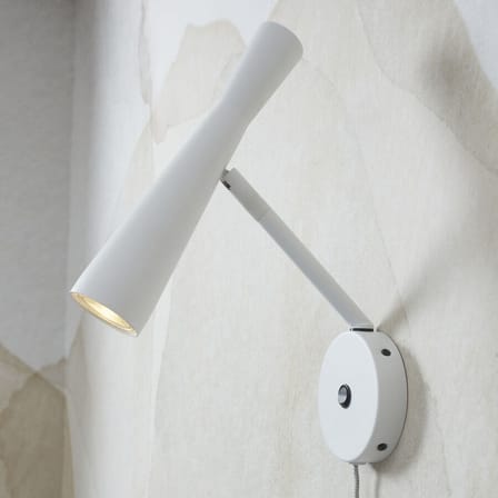 Applique avec prise Bordeaux métal blanc / Orientable - It's about Romi