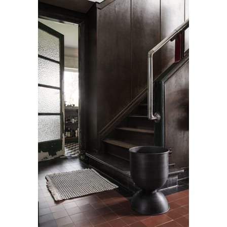 Blumentopf Hourglass Medium metall schwarz / Metall - Ø 41 x H 59 cm - Ferm Living