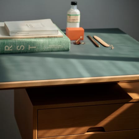 Bureau Daystak RD3 bois vert / Robin Day, 1951 - &tradition