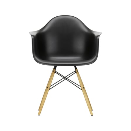 Fauteuil RE DAW - Eames Plastic Armchair plastique noir / (1950) - Pieds bois clair / Recyclé - Vitra