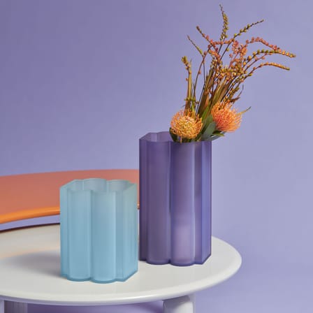 Vase Okra plastique violet / H 34 cm - Recyclé / Patricia Urquiola, 2023 - Kartell