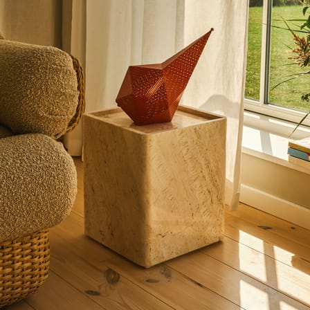 Table d'appoint Pietra pierre blanc / 33 x 33 x H 40 cm - Travertin - Gubi