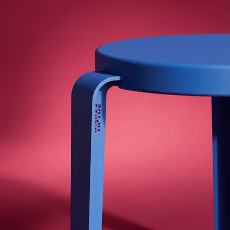 Tabouret empilable Lou Chroma bois bleu / Bois éco-certifié - TIPTOE