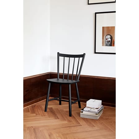 Chaise J41 bois noir / Réédition 1950 - Hay