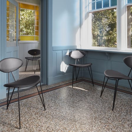 Chaise rembourrée Semper cuir noir - AYTM
