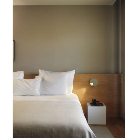 Applique Dots LED plastique rouge / Ø 17,5 cm - Lumière orientable - Vibia