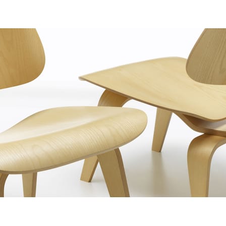 Fauteuil bas Plywood Group LCW bois naturel / By Charles & Ray Eames, 1945 - Vitra