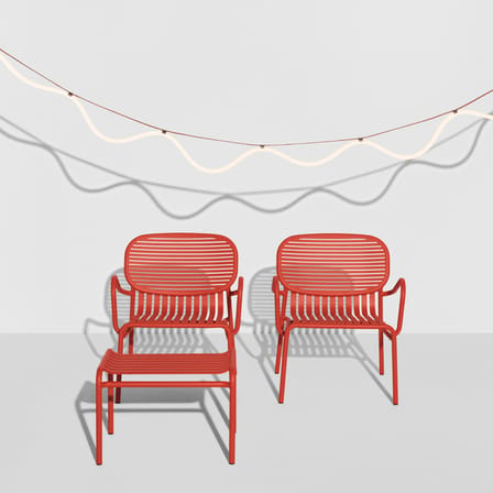 Fauteuil bas empilable Week-end métal rouge / Aluminium - Petite Friture