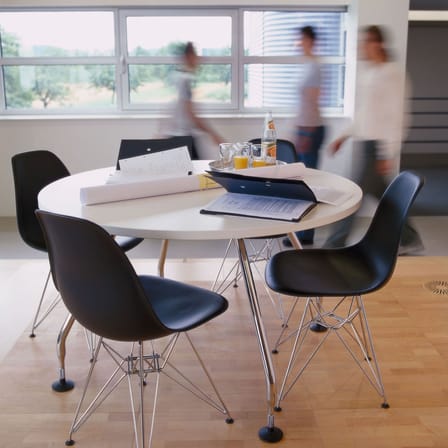 RE DSR - Eames Plastic Side Chair Chair plastic material black / (1950) - Chrome legs / Recycled - Vitra