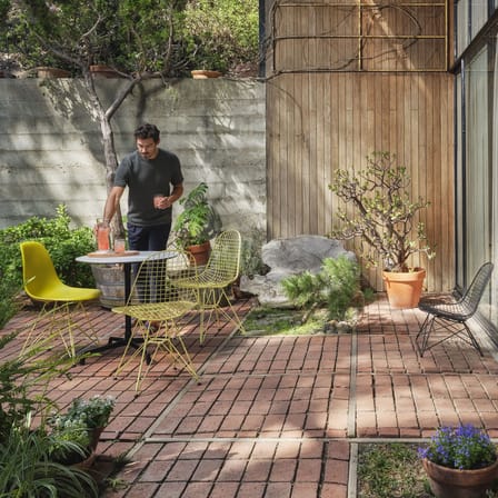 Chaise RE DSR Colours - Eames Plastic Side Chair plastique jaune / (1950) - Pieds colorés / Recyclé - Vitra