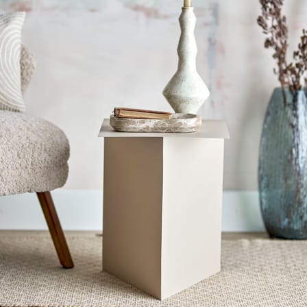 Table d'appoint Tasha métal beige / 35 x 35 x H 45 cm - Bloomingville