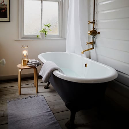 Lampe sans fil rechargeable The Muse 2.0 métal or / IP44 - Version laiton - TALA