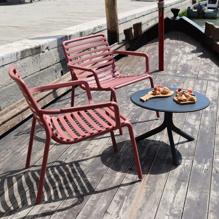 Fauteuil bas empilable Doga Relax rouge - NARDI