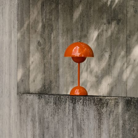 Lampe sans fil rechargeable Flowerpot VP9 métal orange / Ø 16 x H 29 cm - Verner Panton, 1968 - &tradition