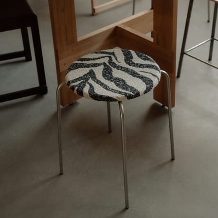 Tabouret Petit Rond INDOOR métal / Assise tissu zèbe - Frama 