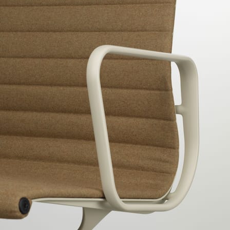 Fauteuil pivotant Aluminium Chair EA108 tissu beige / Eames (1958) - Vitra