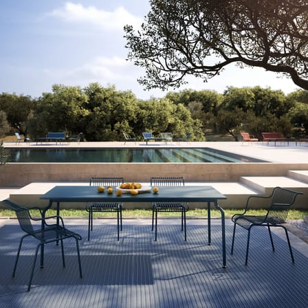 Fauteuil de repas empilable South métal bleu / Konstantin Grcic, 2023 - Magis